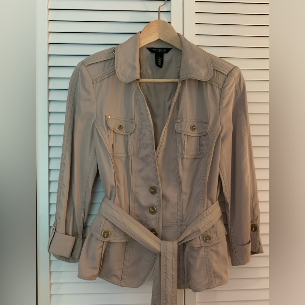 White House black market light jacket in tan Size 12